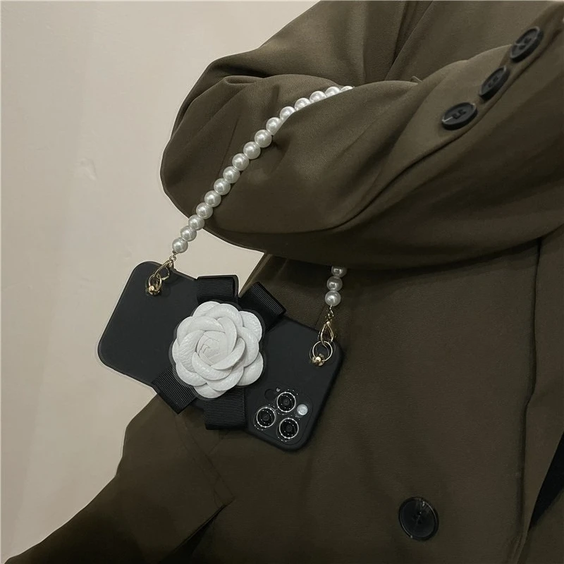 Elegant Camellia Pearl Chain Dust-Proof Hand-Held Phone Case