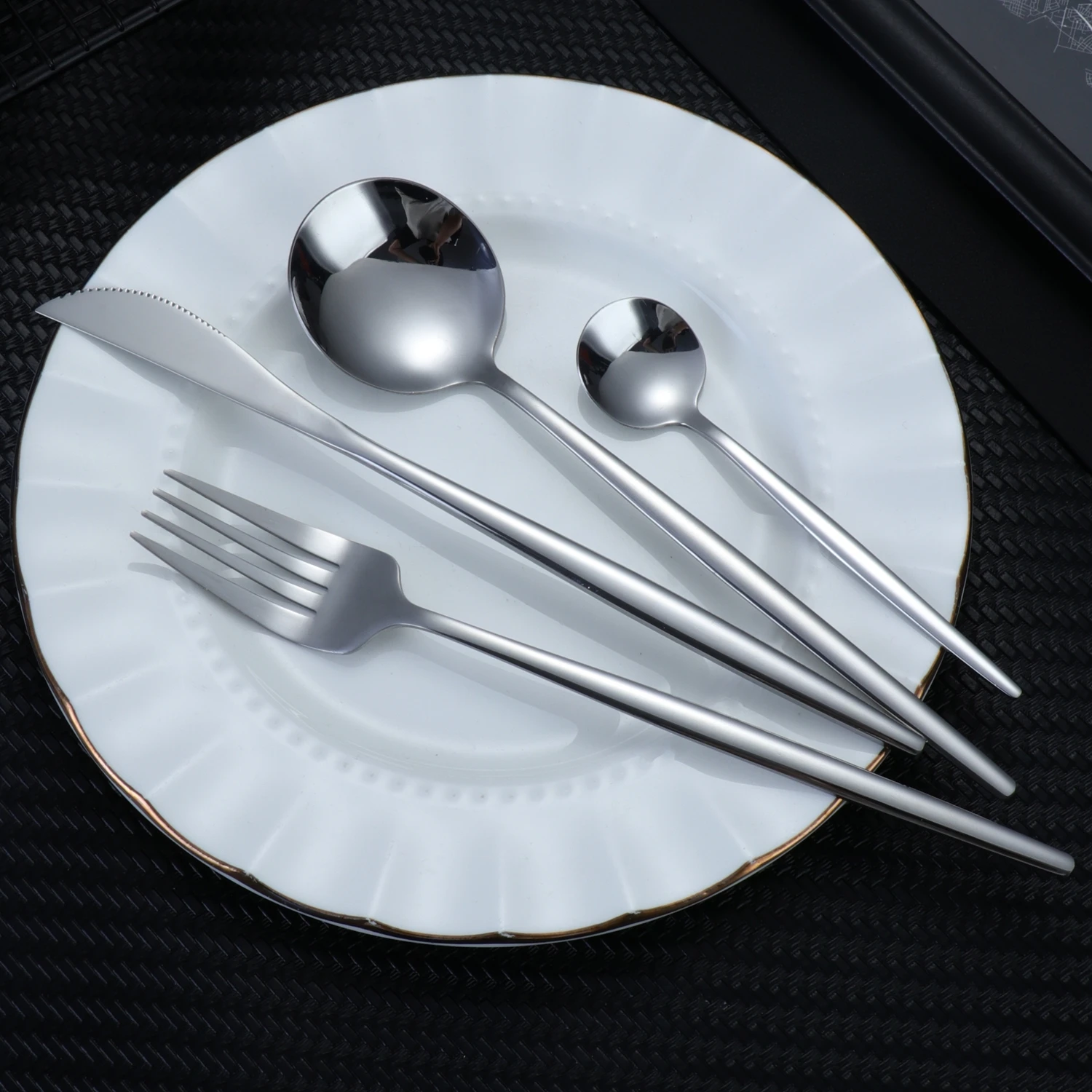4/32pcs Portuguese Western style stainless steel tableware set for 8 people silver and gold tableware reusable dishwasher can b Cutlery Set Western Style Cutlery Set Stainless Steel Cutlery Set