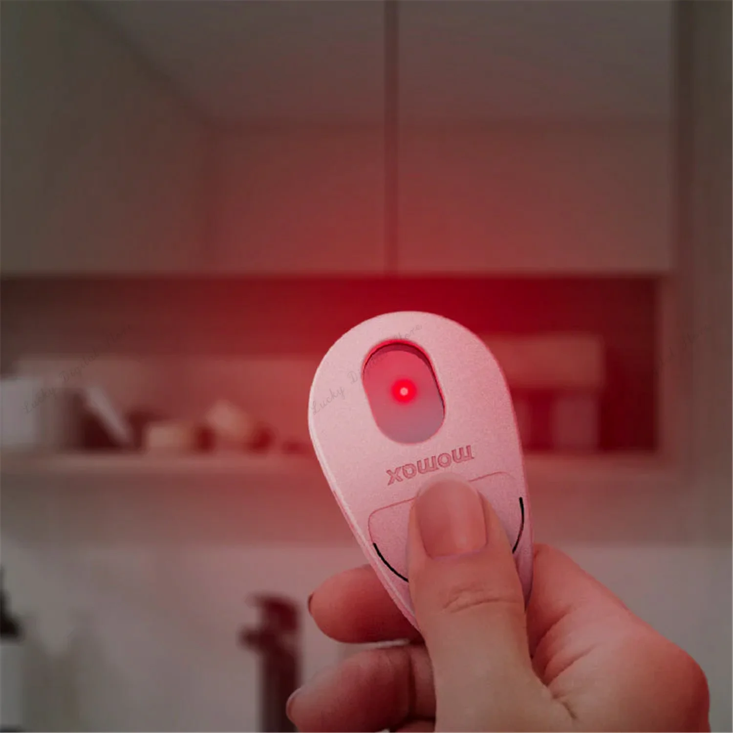 MOMAX Pinguard Find My Locator Tracker Anti-Spy Camera Detector Apple Find My Hidden Camera Red Light Anti-Lost