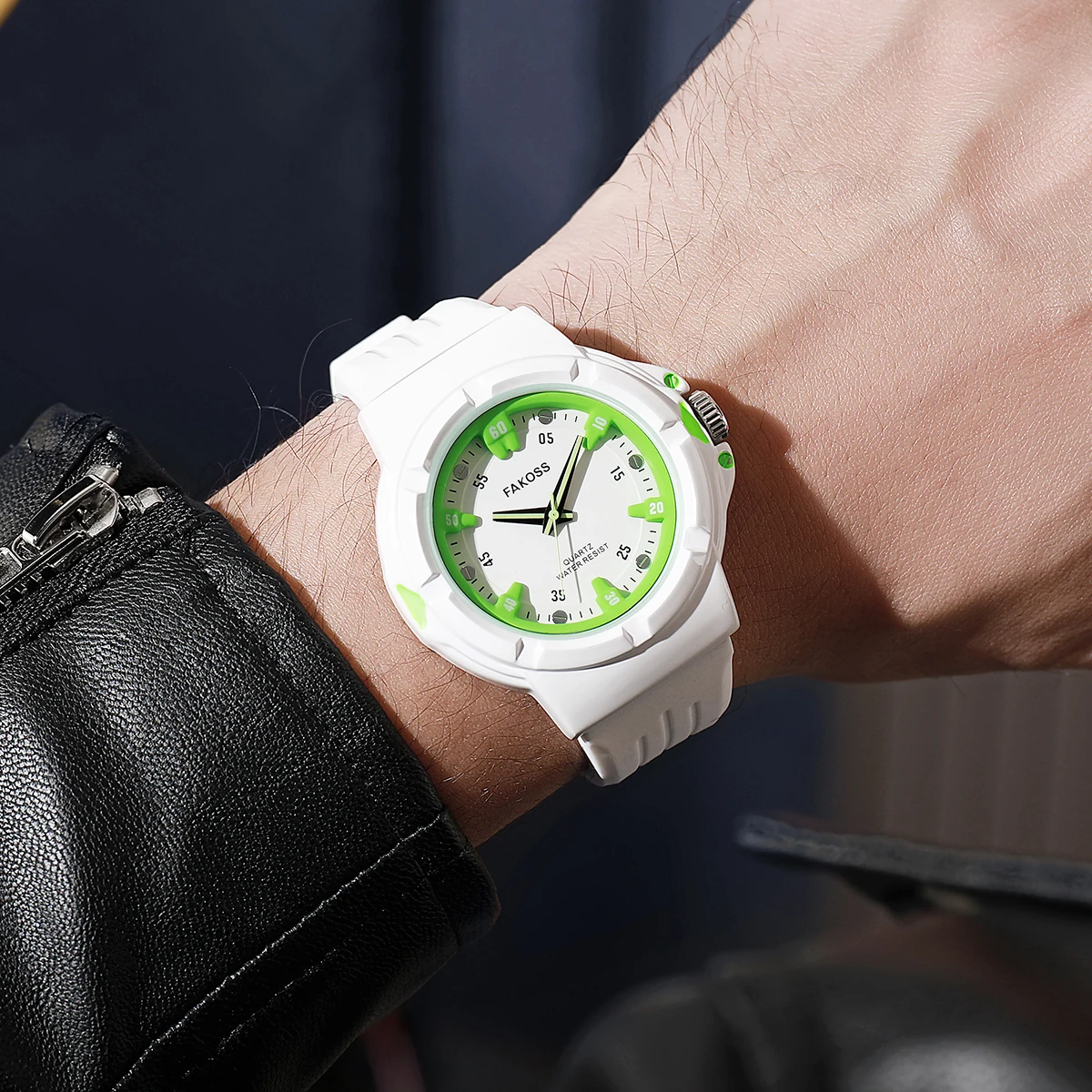 2024 New WWOOR  Men's Watches Sport Silicone Strap Quartz Watch Fashion Casual Waterproof  Watch for Men Clock Relogio Masculino