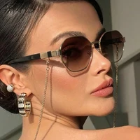 Lunettes de soleil polygonales pour femmes avec chaîne 2026 – Marque de luxe, tendances uniques, lunettes octogonales pour dames, montures carrées 4