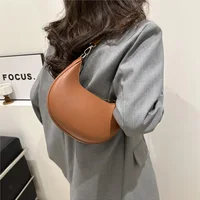 Nouveau sac de Baseball en forme de lune haut de gamme à la mode montrant un sac à bandoulière unique pour femmes de luxe sacs à main élégants pour dames bolso mujer 5