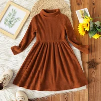 Robe à manches longues côtelée unie à col roulé pour petite fille 2