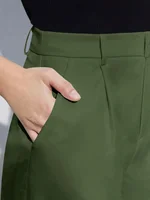 Olive drab Women's Oversized Woven Solid Color Casual Shorts Comfortable Loose Fit High Waist Knee-Length Summer Fashion Olive d - Image 4