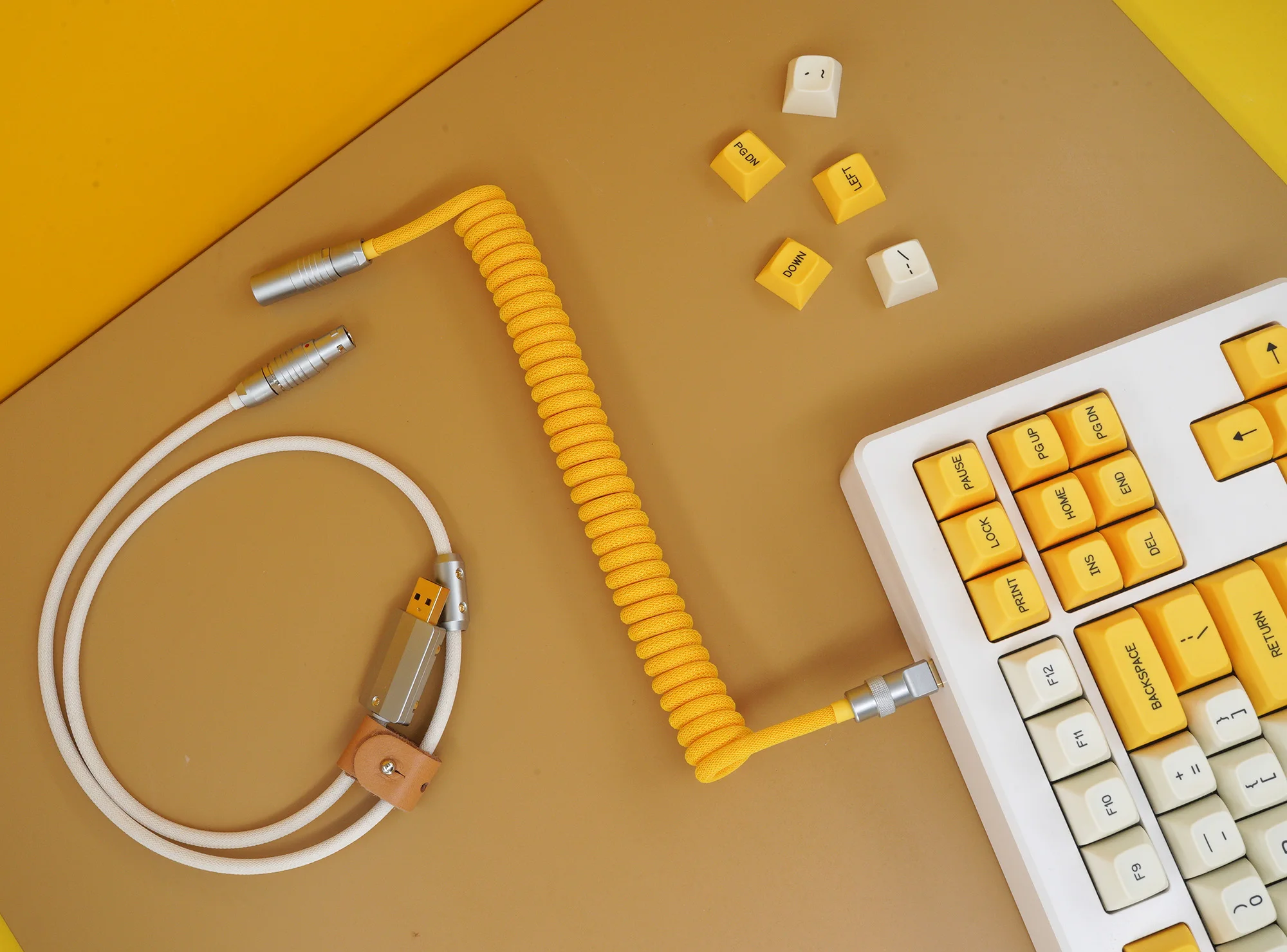 

Off the shelf GeekCable pure manual customized keyboard data spiral wire rear air plug braided yellow milk white