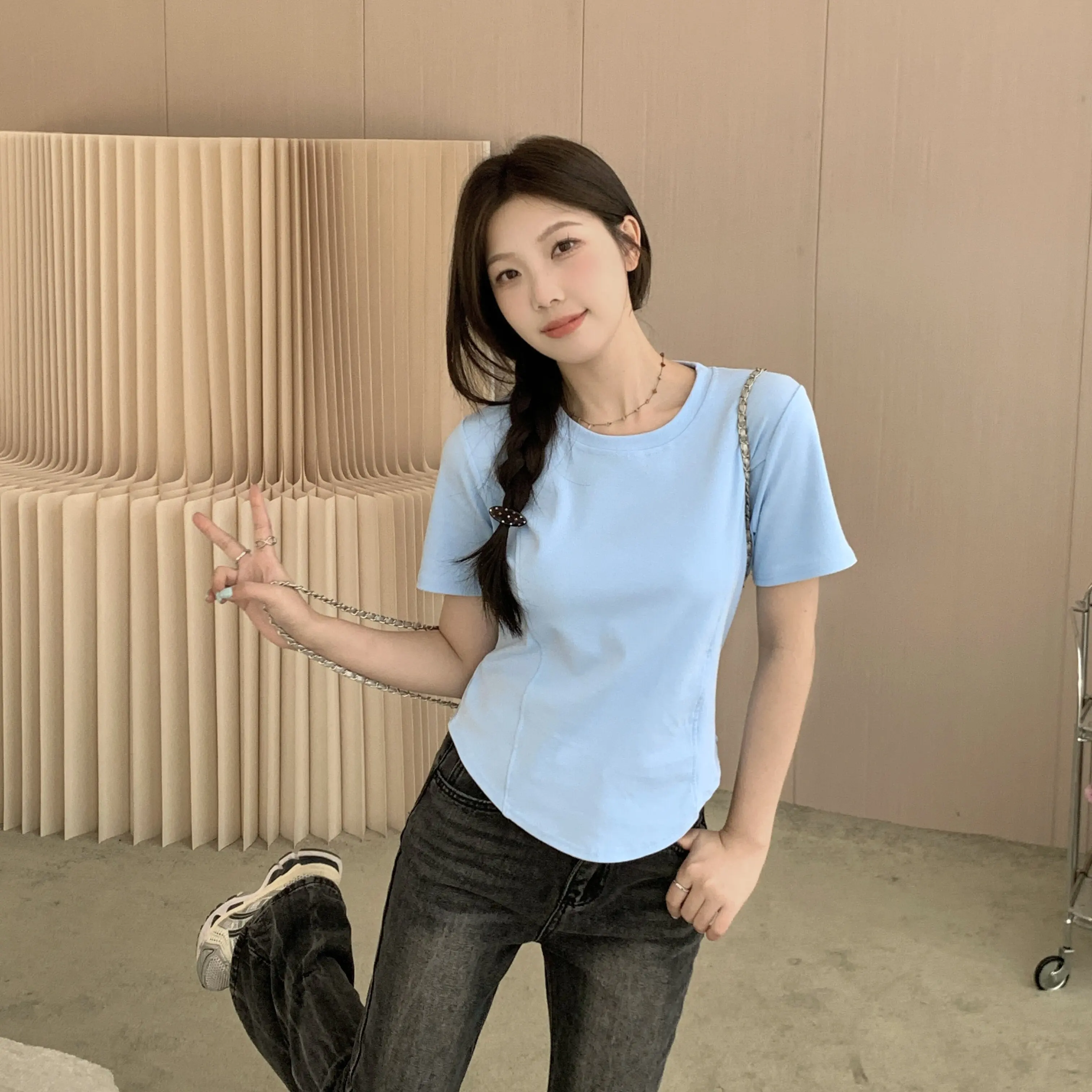 Light blue [round neckline]