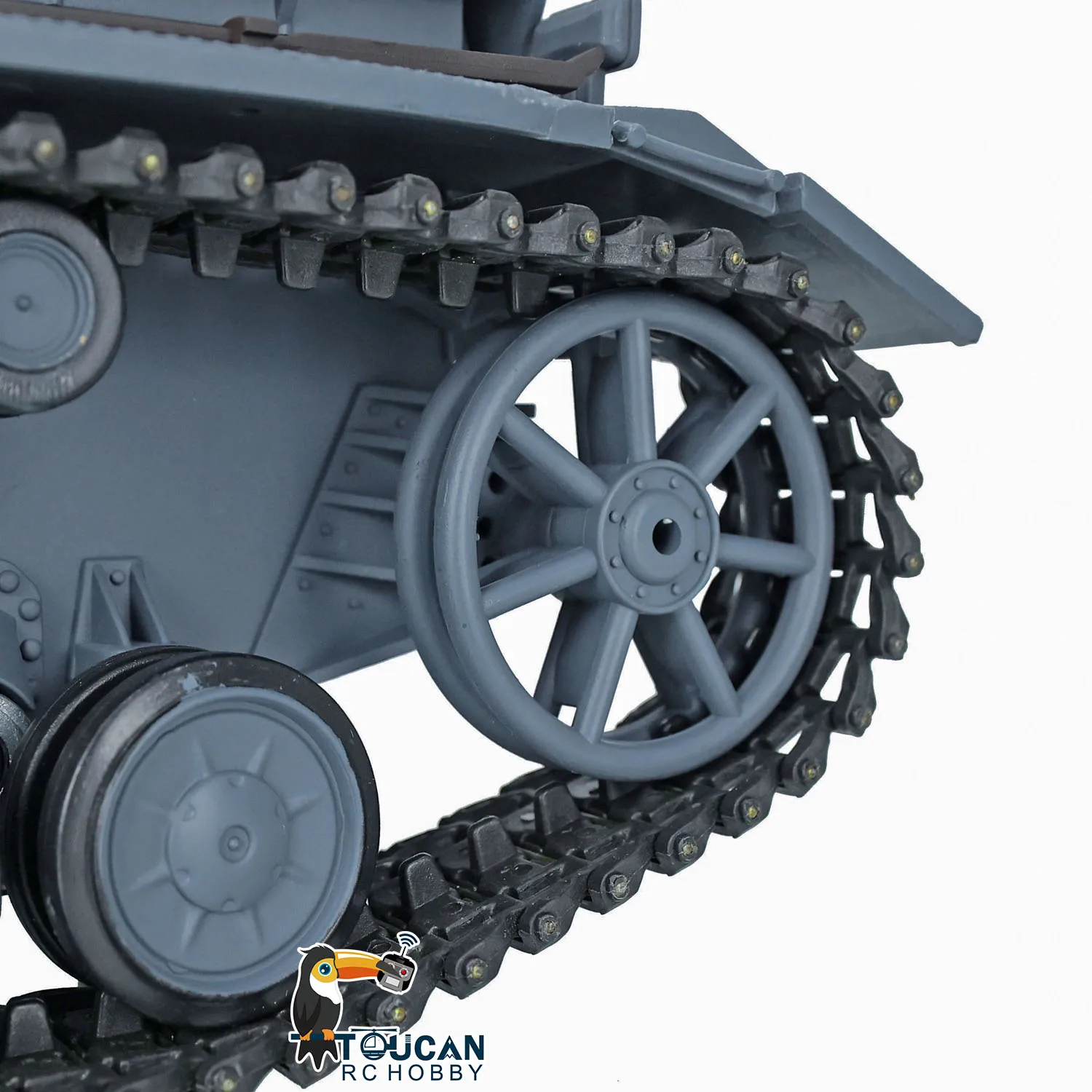 Char HengLong 1/16 en plein combat infrarouge avec un autre tank - Achetez le char RC HengLong 1/16 avec système de combat BB et infrarouge pour collectionneurs.