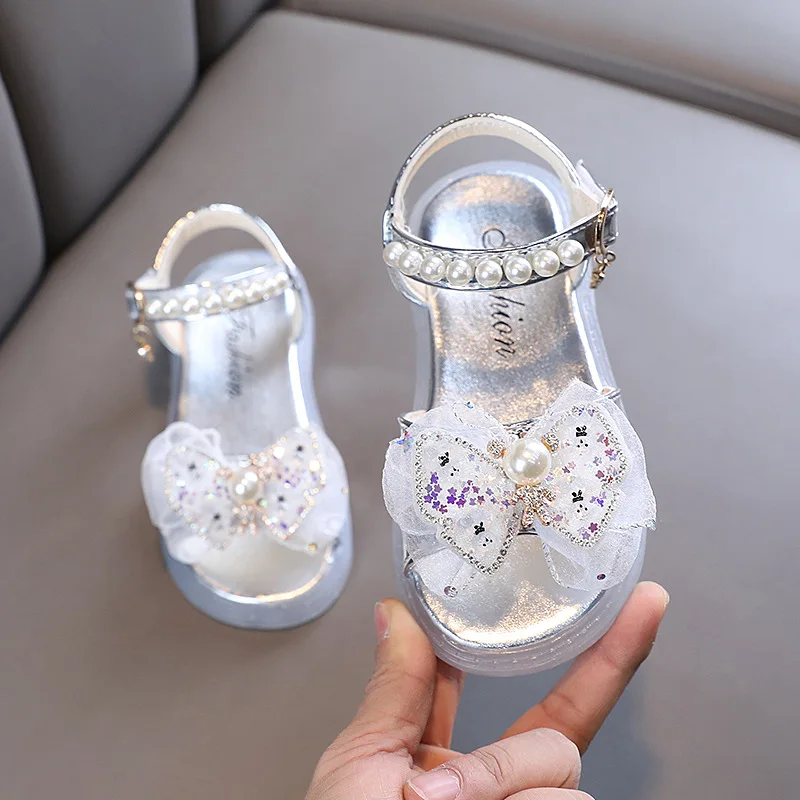 

2023 Summer New Girls Shoes Baby Girl Sandals Children Sandals Students Bling Ankle Strap Shoes Pearls Performance Shoes H565