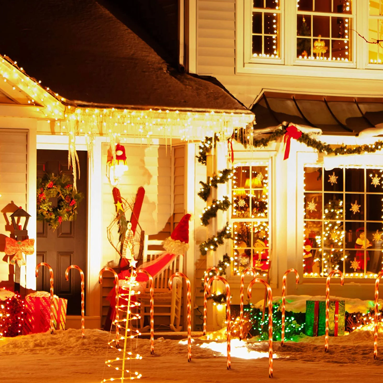 Рисунок 3 - Светильники из тростника на солнечной батарее