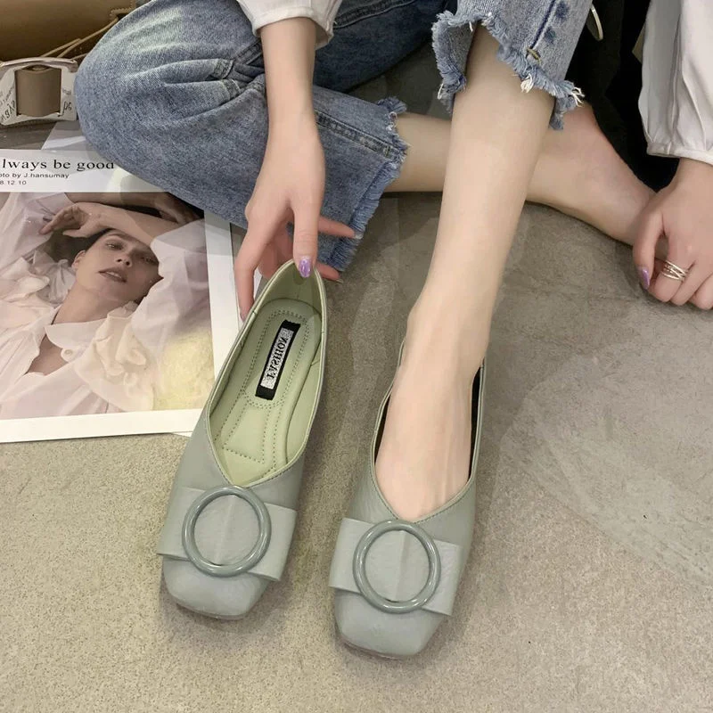 цена Новые корейские весенние туфли с острым носком, универсальные женские туфли с квадратной пряжкой, удобные туфли на плоской подошве с открытым носком