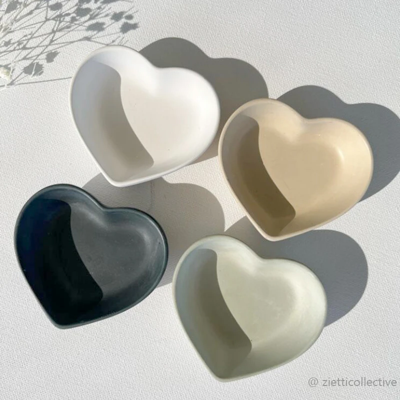 DIY Heart Storage Dish Hand Shaped Plate Silicone Molds for Handmade Cement Concrete Plaster Flower Tray Mould Home Decor