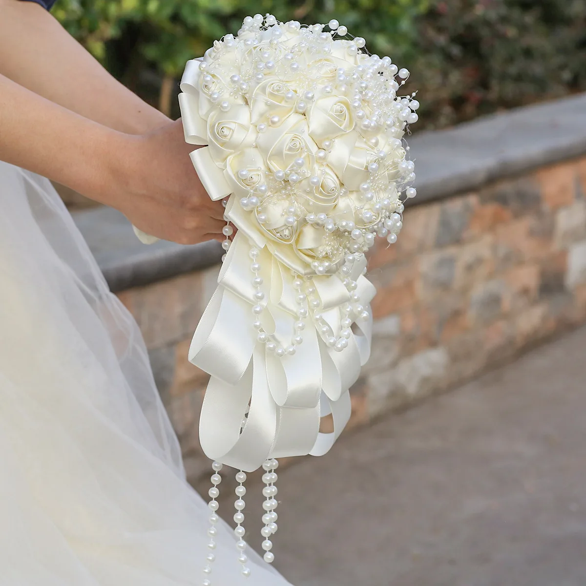 Ivory Silk Ribbon Drop Bouquet Wedding Bouquets Teardrop Bridal Bouquet Pearl Tassels Decor Bridesmaid Wedding Flowers