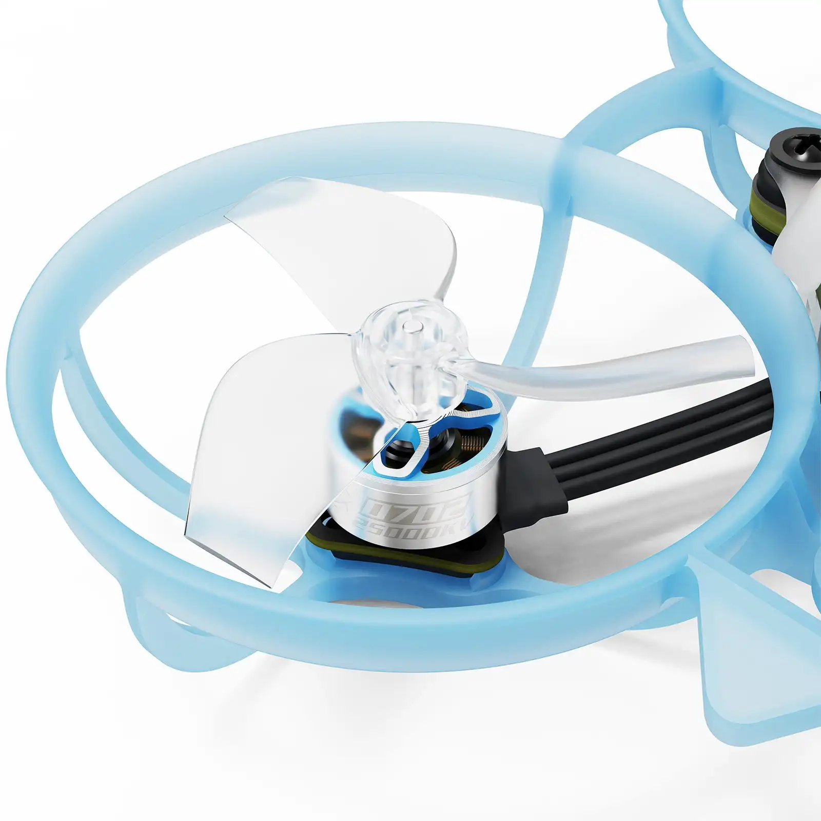 Drone FPV Micro BETAFPV AIR65 II Freestyle 1S 65mm en vol, avec un pilote utilisant des lunettes FPV.