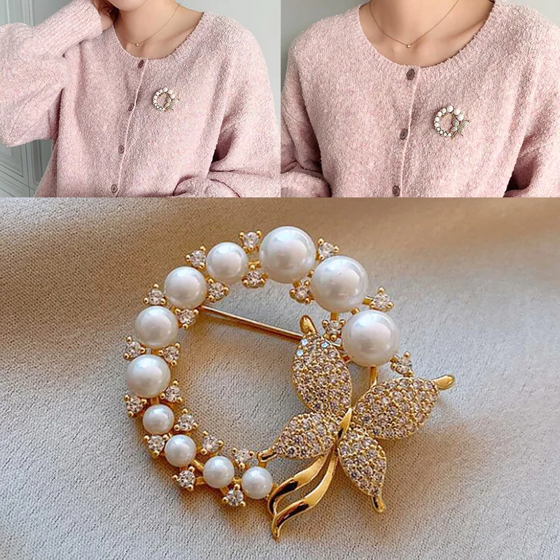 

Baroque Imitation Pearl Rhinestone Wreath Butterfly Brooch Women Jewelry Breastpin Ornament Elegant Circle Leaf Pin Wedding Gift