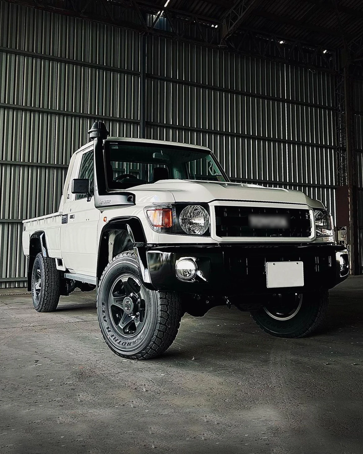 مصابيح أمامية لتويوتا لاند كروزر LC76