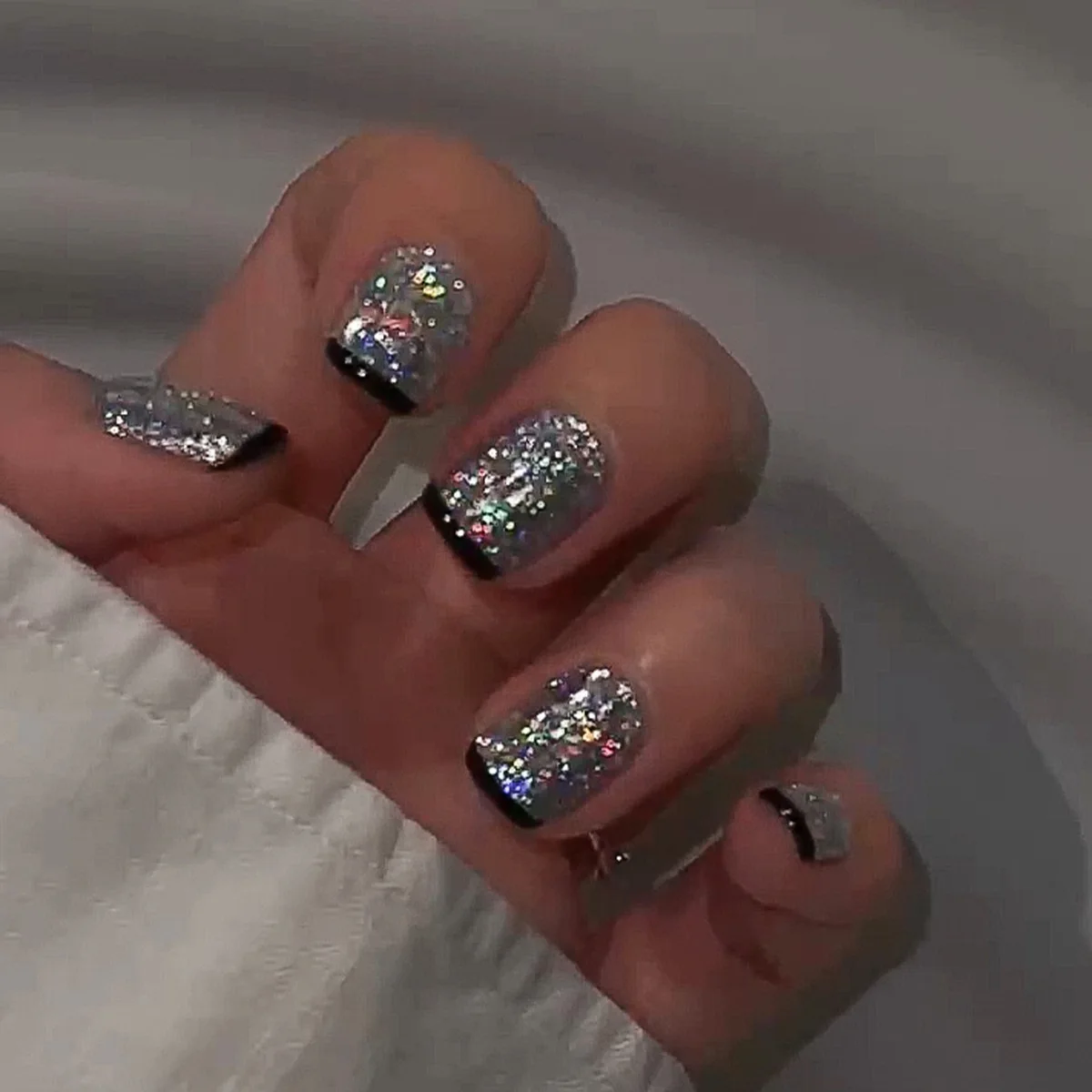 24-Piece Glamorous Glitter Press-On Nail Set with Adhesive