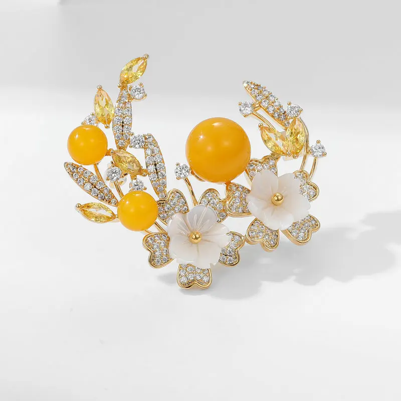 Elegant Temperament Flower Pearl Brooches Pins for Women Cubic Zirconia Mother Fritillary Brooch Luxury Wedding Corsage