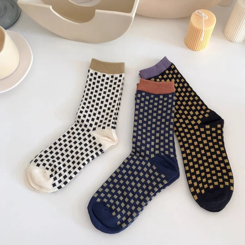 4 Paar quadratische Retro-Kontrastfarbe, Persönlichkeit, ethnischer Stil, lange Socken, süße und niedliche Frühlings-Mädchen-Stil, mittlere Röhrensocken 2025 – Detail 11