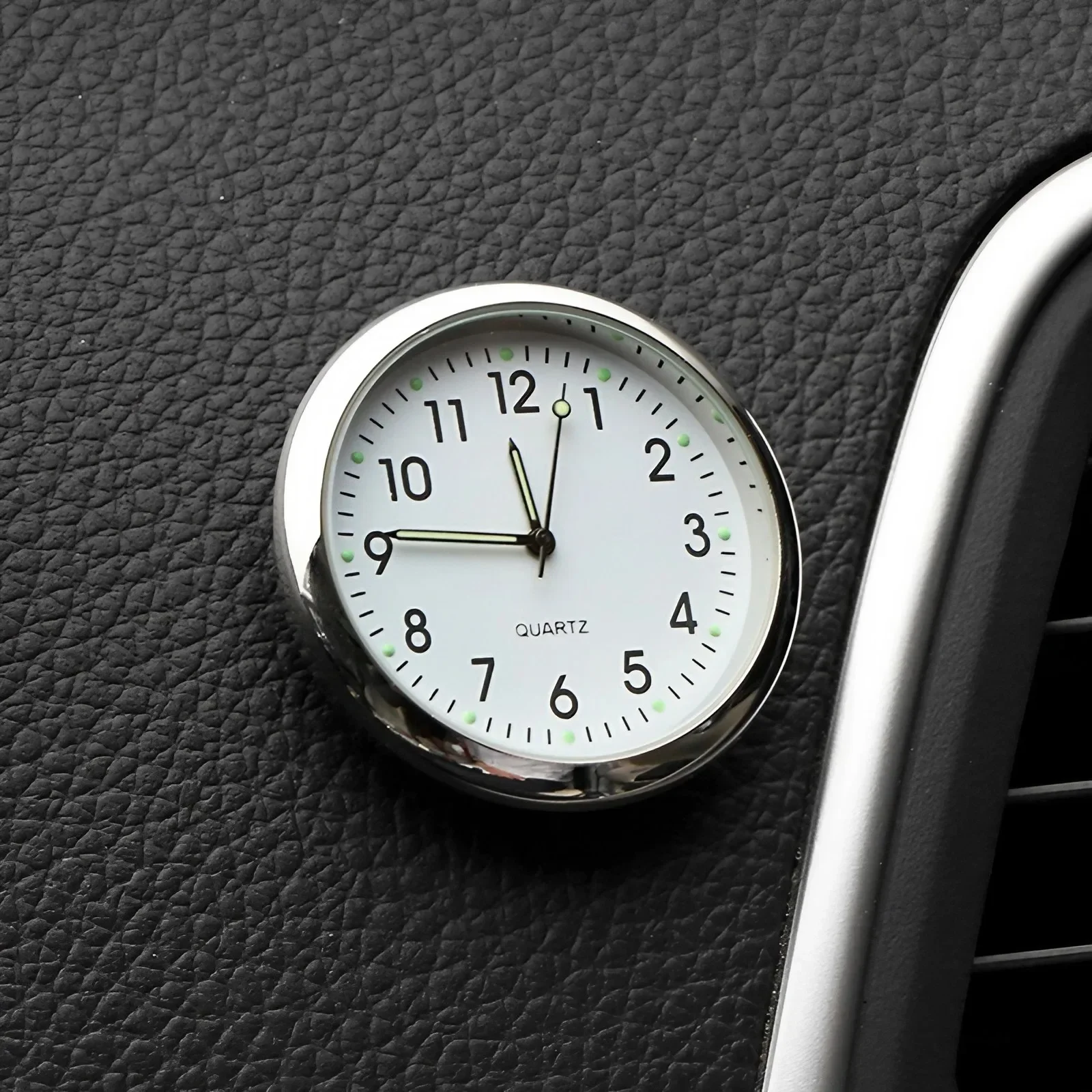 Horloge De Voiture DHWEKU - Noir, Lumineuse, Pour Tableau De Bord Avec Clip Ventilation
