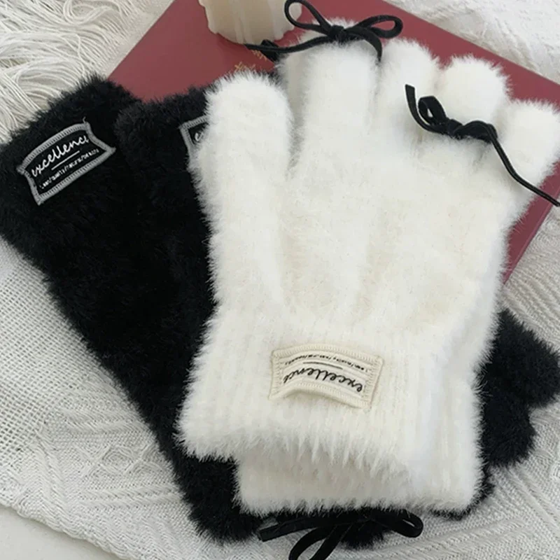 

Soft Mink Fleece Winter Gloves Women Girls Cute bow Solid White Warm Plush Knitted Full Finger Glove Screentouch Wrist Mittens