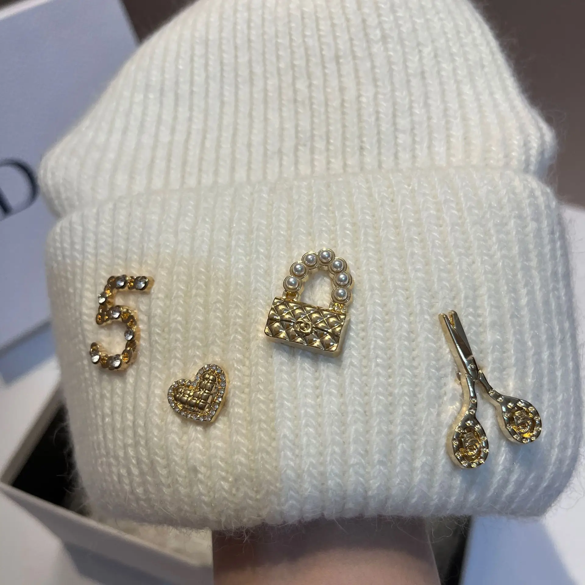 Designer Brand Luxury Rhinestones Winter Beanies for Women Angora Rabbit Fur Knitted Hat Soft Fluffy Warm Woolen Skullies Caps