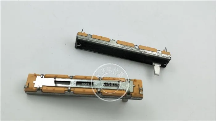 

The 60MM straight-slide fader single-link potentiometer B50k has a handle length of 10MMD