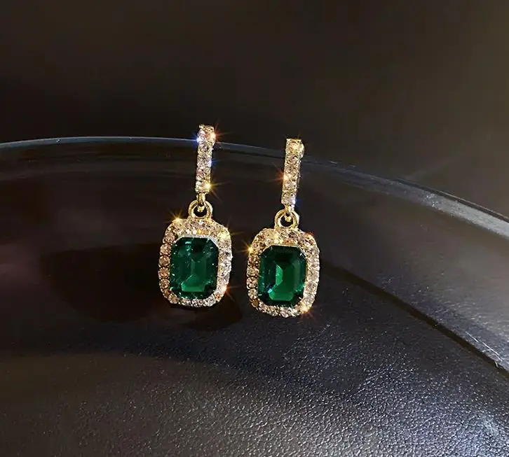 

Premium silver high sense studs Chic Simple Emerald women's earrings