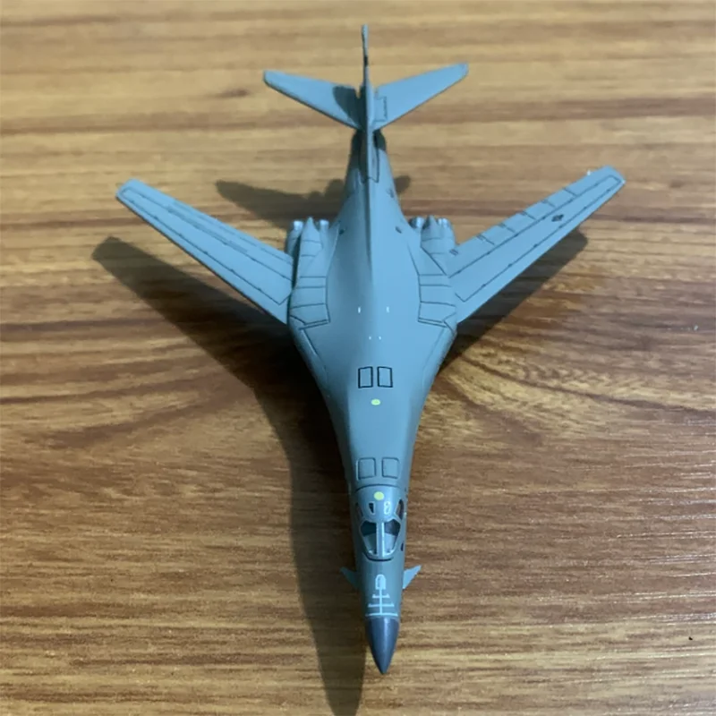 MOMOGRAM B-1B BOMBER プラモデル