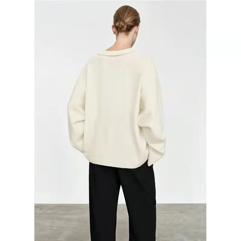 Рисунок 2 - Вязаный свитер TOTEM*E  можно носить на улице