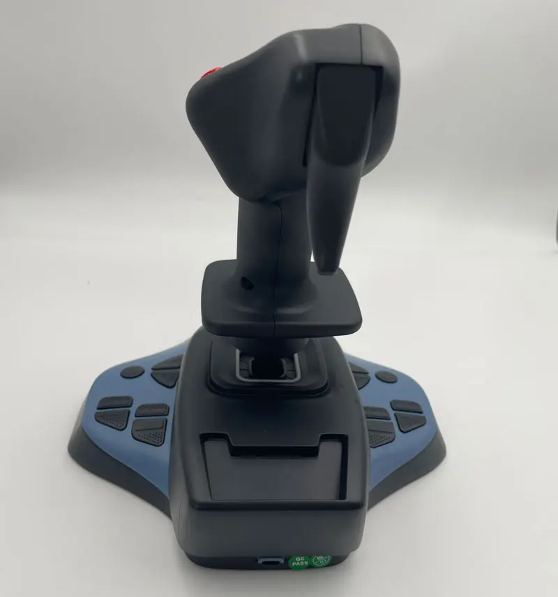 Détail du joystick L Captain pour simulateur de vol Airbus PC, montrant les boutons et la prise USB.