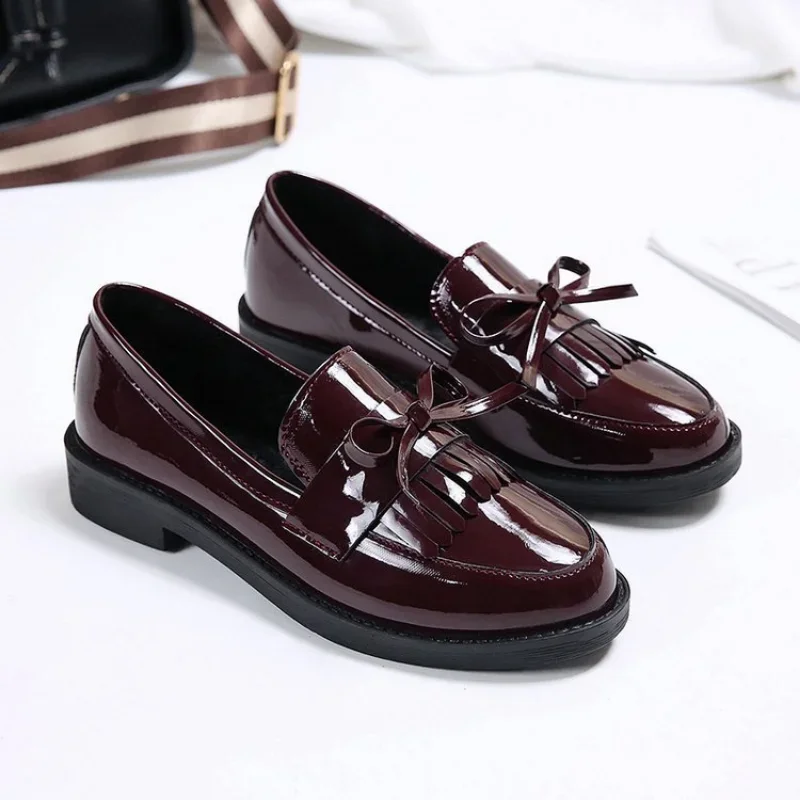 여성용 블랙 페이턴트 가죽 로퍼 플랫폼 슬립 온 여성용 신발 새 봄 영국 술 캐주얼 Bowknot Flats Shoes