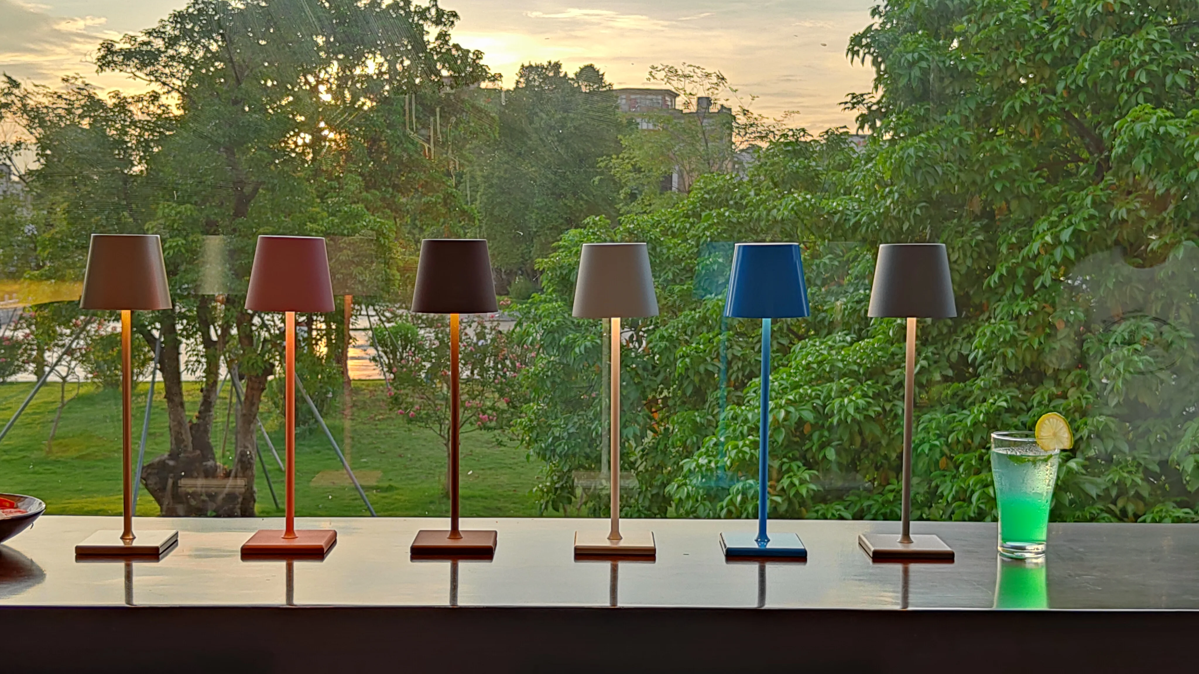 Lampada da tavolo ricaricabile Usb Cordless dell'hotel lampada da tavolo con interruttore tattile impermeabile Poldina per camer 5