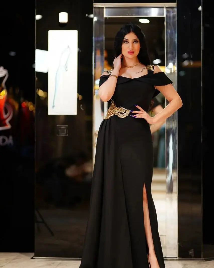 

Mermaid Black Satin Dubai Prom Dresses Appliques Side Split Floor Length Saudi Arabic Women Evening Party Dress