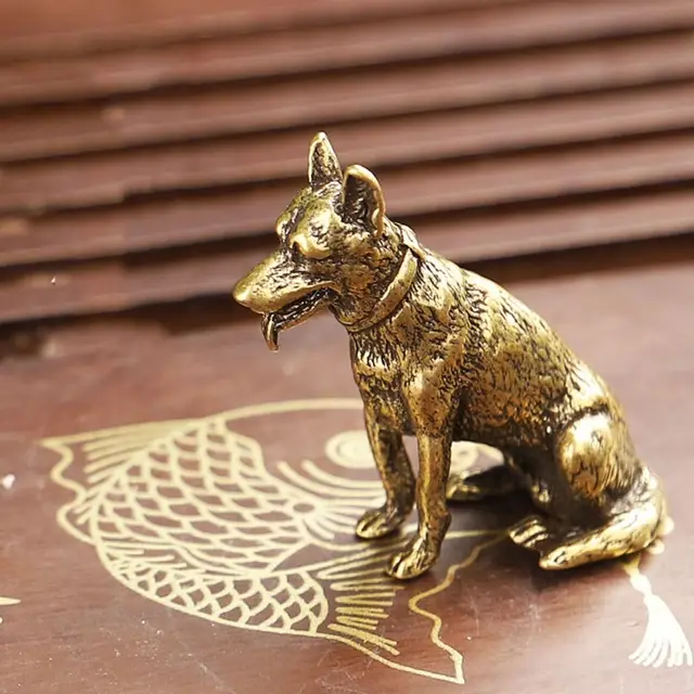 중국 스타일의 우아함과 내구성을 가진 골동품 구리 늑대 개 미니어처