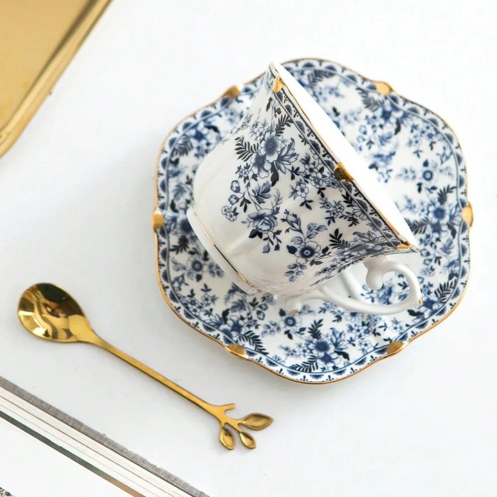 Coffee Cup Saucer Set 200ml Royal Style Ceramic Coffee Cup and Saucer Set Vintage Style Teacup for Home Use Restaurant Afternoon Tea Drinkware Gifts