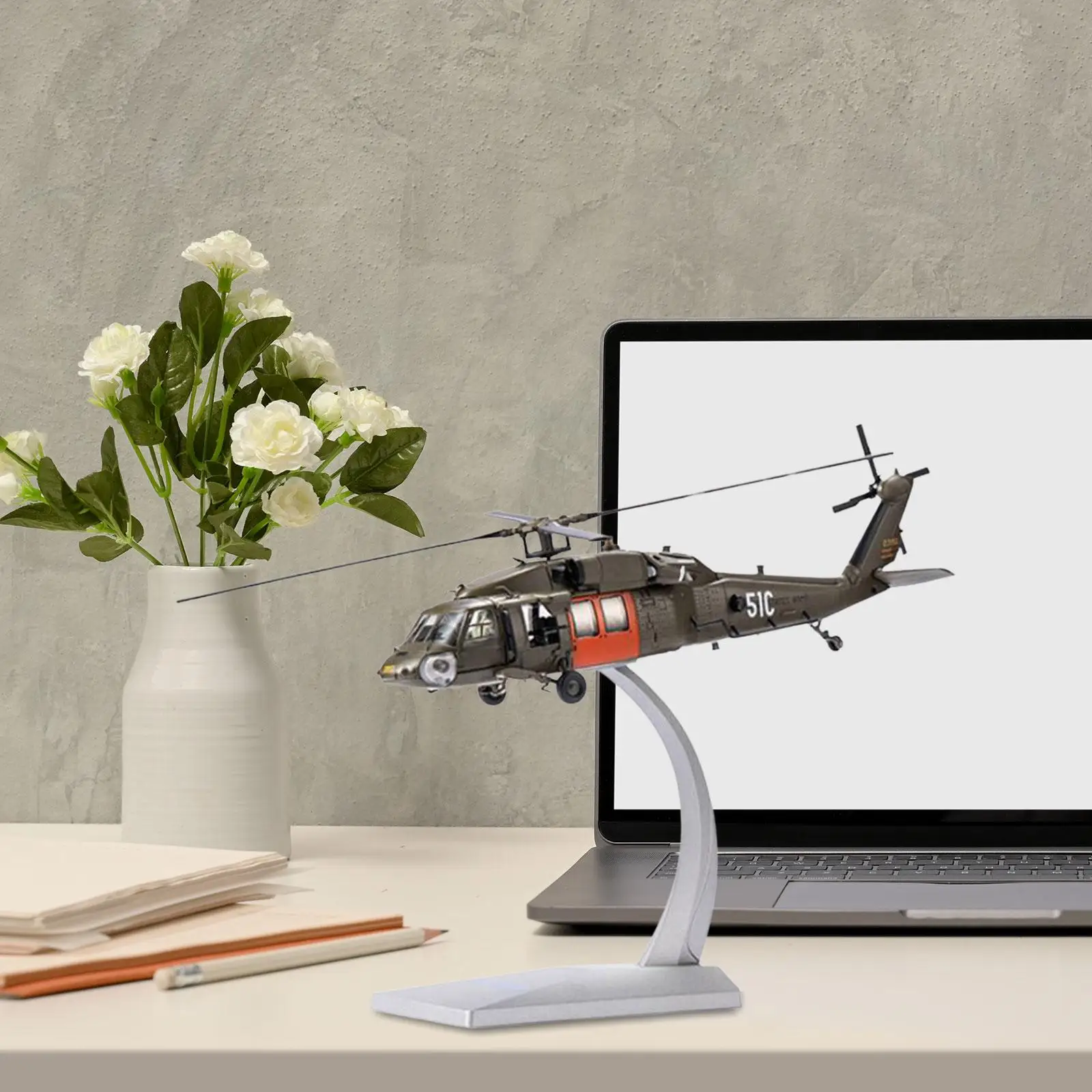 1-72-uh-60-black-hawk-diecast-fighter-model-oornament-decorazione-desktop-modello-in-lega-per-tv-cabinet-office-bookshelf