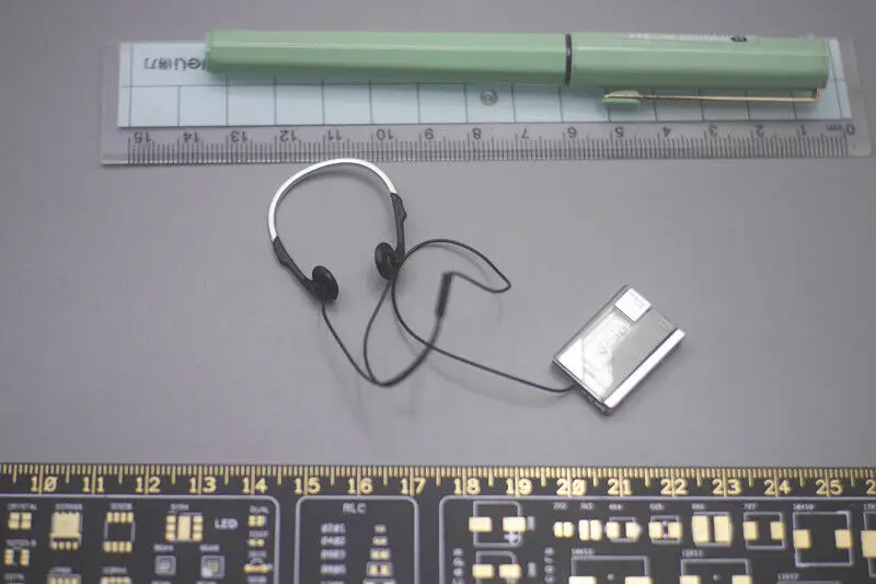 

PRESENT TOYS PT-sp21 1/6 Sodier Headphone Walkman for 12''figure