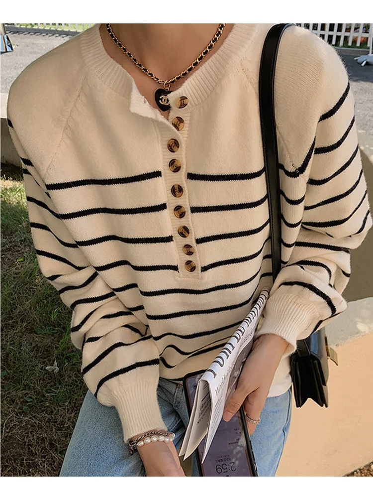 Autumn and Winter Casual Loose Women's Knitted Long-sleeved Sweater Fashionable New Striped Thin Women's Casual Top
