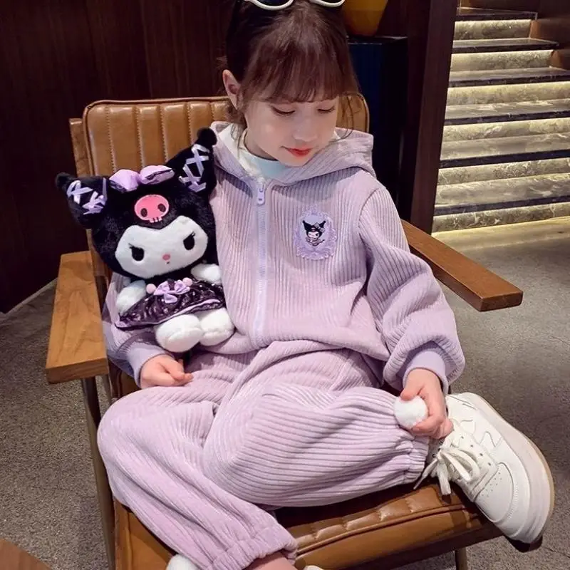 

Зимняя теплая детская одежда Kuromi с героями мультфильмов, кавайное аниме Sanrio для девочек, Розовый Повседневный бархатный костюм с капюшоном, пальто и брюки