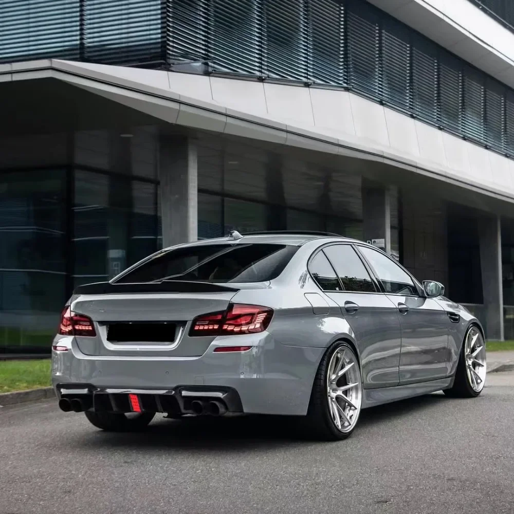 BMW F10 F18 5 시리즈 M-스포츠 2011-2016 리핏 M5 스타일 듀얼 아웃 LED 스포일러 스플리터 가드 립 키트용 리어 범퍼 디퓨저
