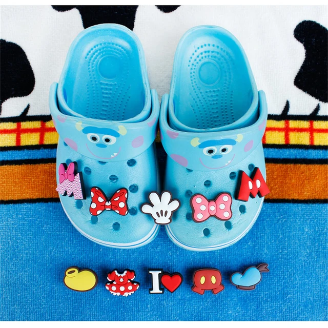Disney Mickey Minne Pvc Shoe Crocs Buckle Accessories Diy Cartoon Animals  Shoes Decoration For Kids Croc Charms Kids Party Gift - Action Figures -  AliExpress