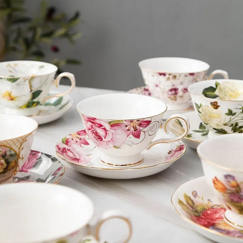 Ceramic Coffee Cup Saucer Spoon Set Flower Tea Cups Set European Porcelain Mug and Saucer For Coffee Cups Mugs Coffeeware Gift