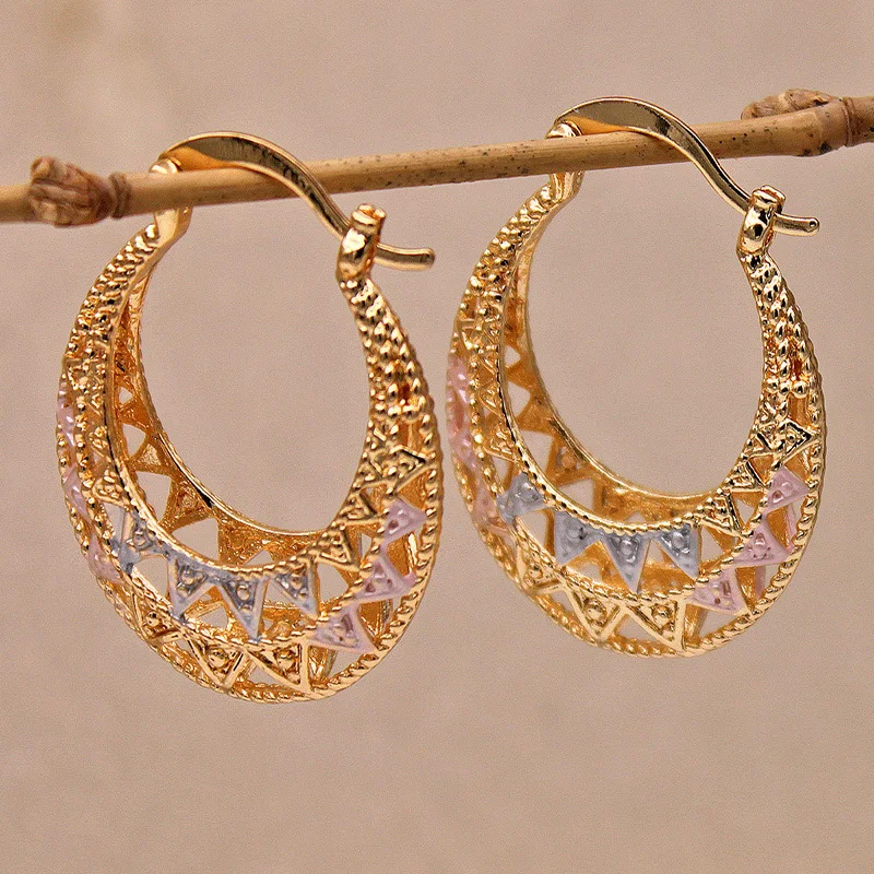 Klassische Mode Gold Farbe Metall Carving Muster Hohl Creolen für Frauen Schmuck