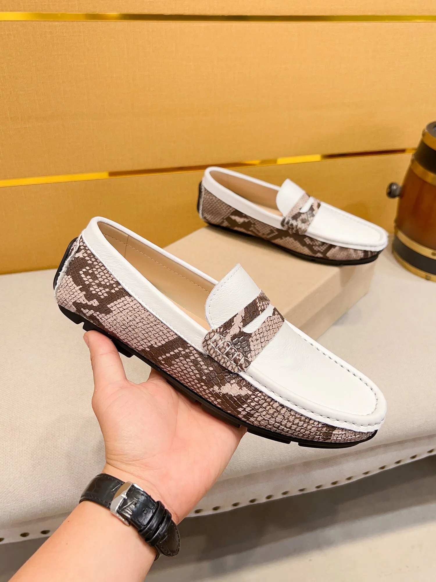 

Italy Designer luxury Men's fashion Flat shoes loafers leisure Genuine leather Casual dress shoes Driving shoes