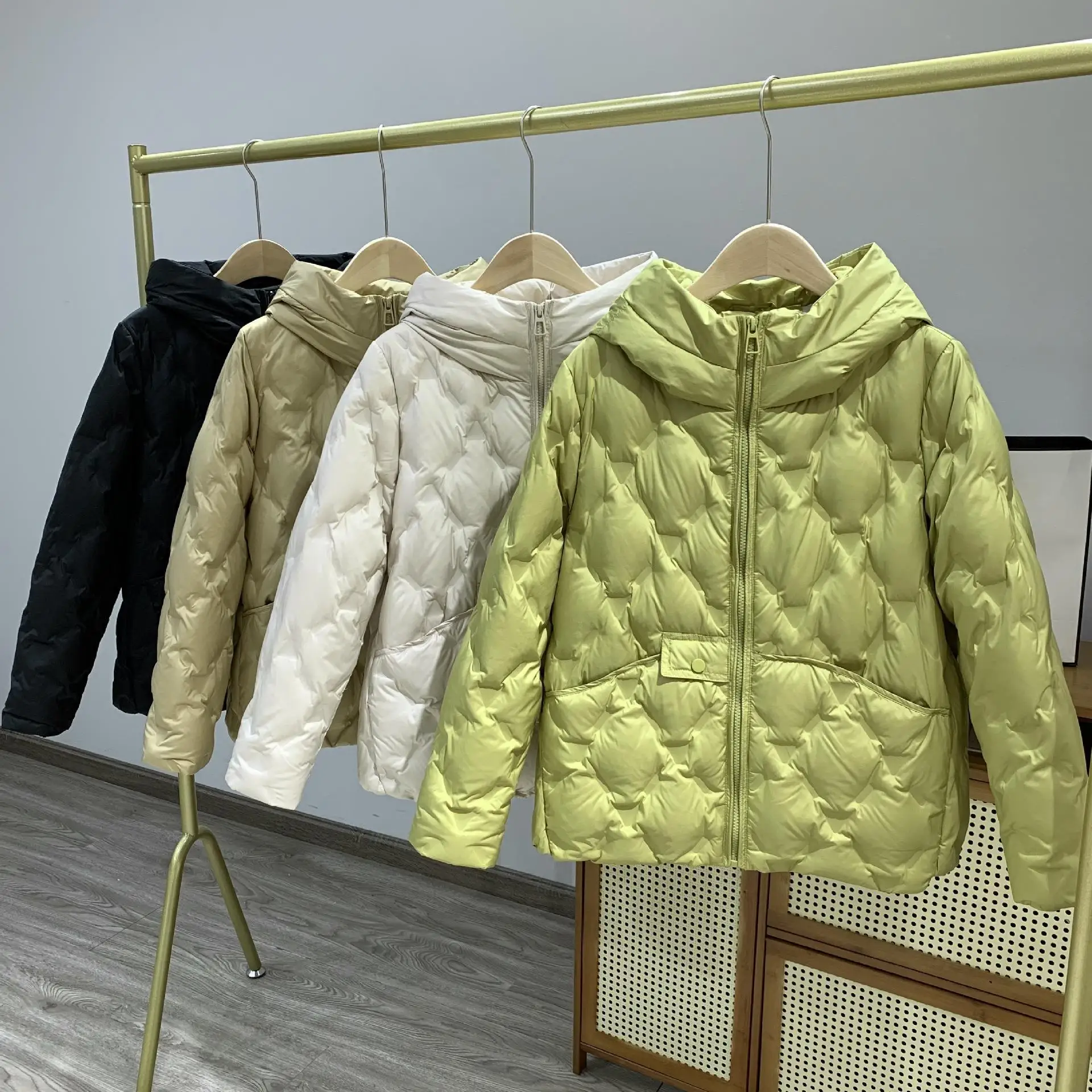 

2024 Winter New Light Puffer Jacket Women Korean Hooded White Duck Down Coat Female Casual Fashion Warm Parkas Windproof Outwear