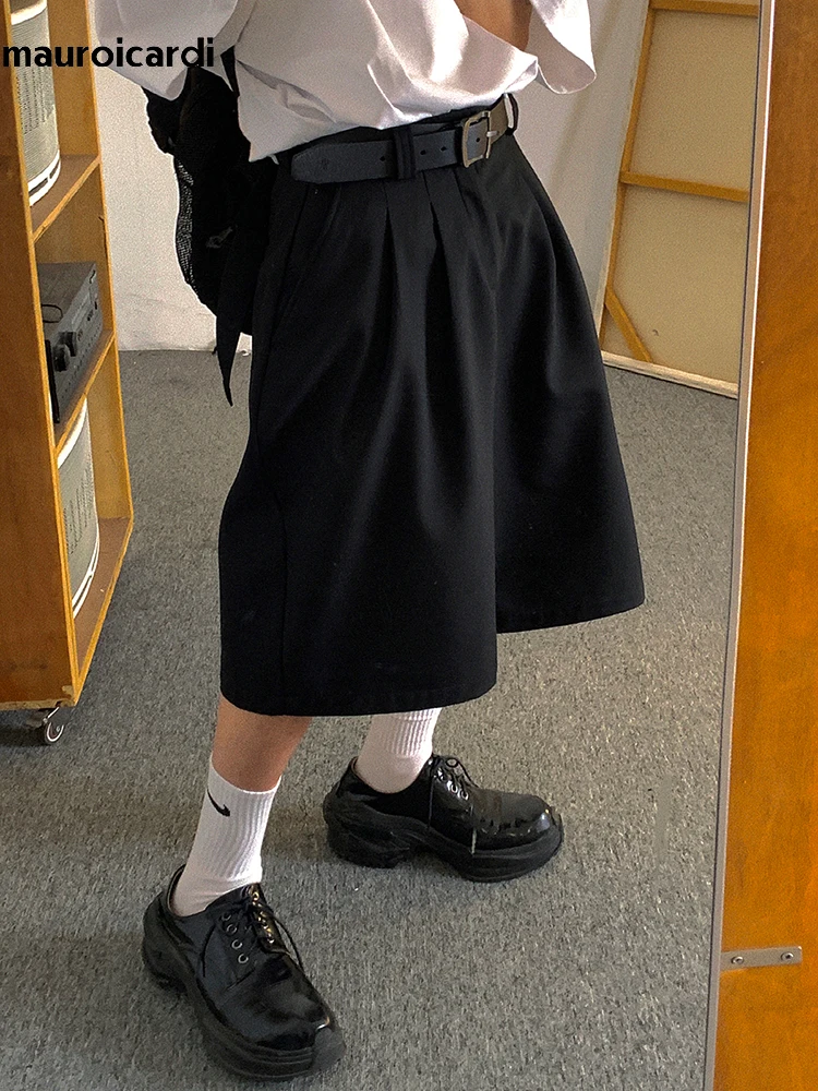 Шорты Mauroicardi мужские Плиссированные, повседневные Мягкие Черные Короткие прямые штаны с завышенной талией, одежда свободного покроя, весна-лето 2024 Шорты Mauroicardi мужские Плиссированные, повседневные Мягкие Черные Короткие прямые штаны с завышенной талией, одежда свободного покроя, весна-лето 2024