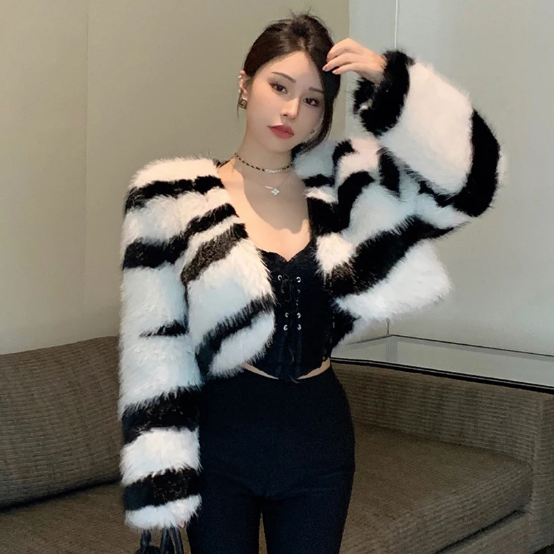 Zebra Stripe Faux Fur Women Coat Long Sleeves Short Cut Winter Fahion Korean Girls New Arrivals Faux Fur Overcoat