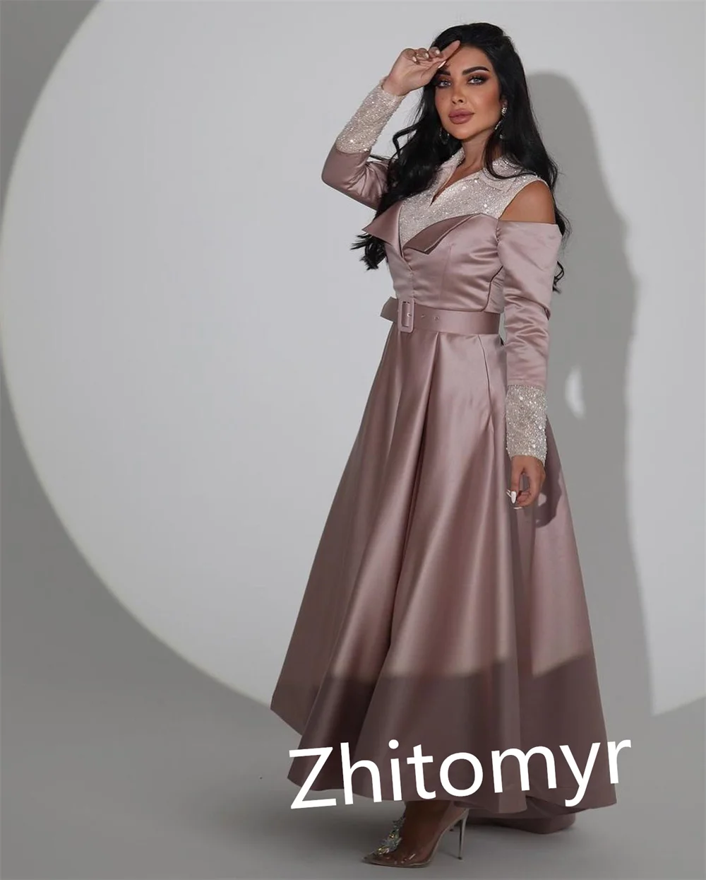 Рисунок 4 - Женское атласное платье с блестками