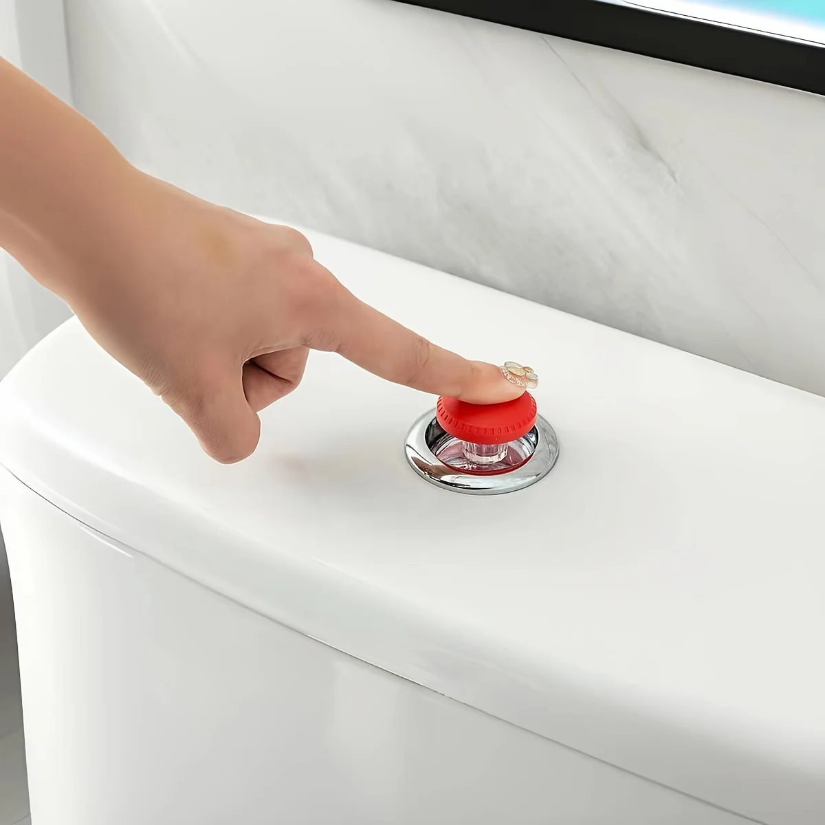 Toilettenspülknopf, an der Tür montierter Griff zur Vermeidung von Fingerverletzungen, praktisch für Frauen mit langen Nägeln zum Bedienen des Spülmechanismus. – Detail 3