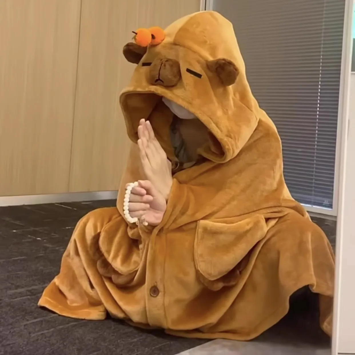 Cartoon Capybara Wearable Hooded Blanket For Adult Soft Warm Flannel Cute Capybara Hoodie Shawl Throw Cloak Wrap For Home Office 3